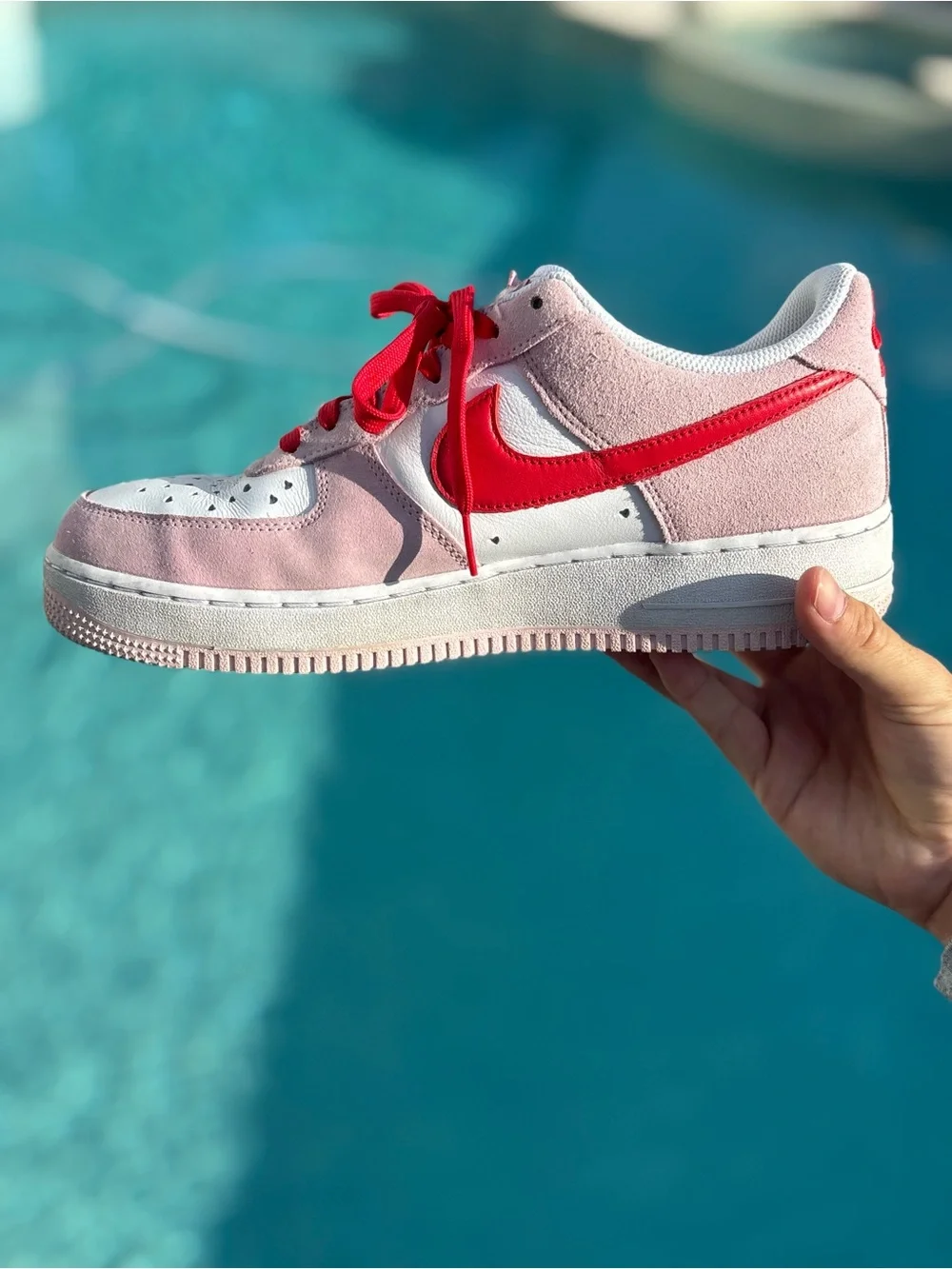 Nike Valentine’s Pink & Red Low-Top Sneaker